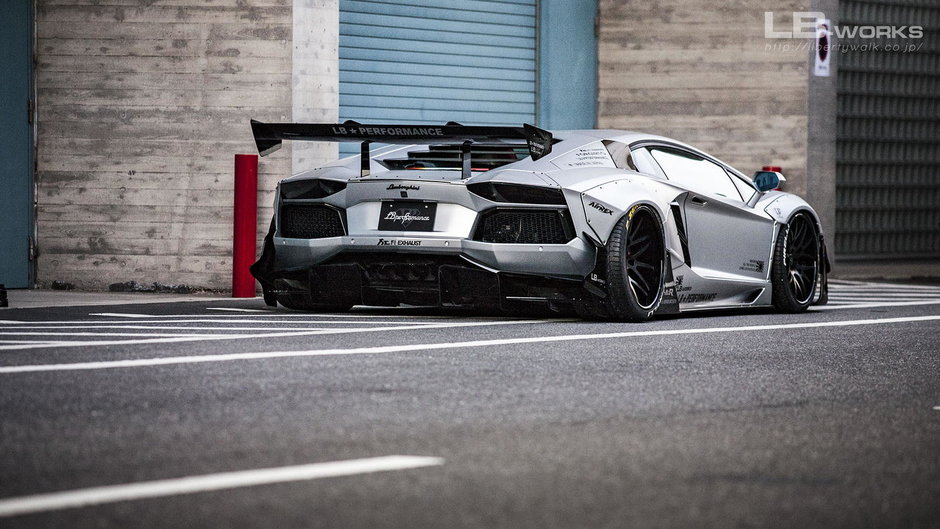 Lamborghini Aventador by Liberty Walk