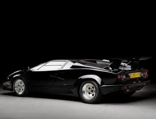 Lamborghini Countach 25th Anniversary Edition cu 0 km la bord