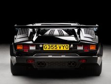 Lamborghini Countach 25th Anniversary Edition cu 0 km la bord