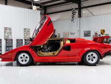 Lamborghini Countach 5000 QV cu 7.275 de kilometri la bord