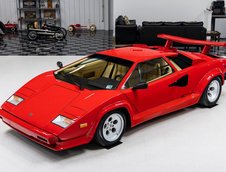 Lamborghini Countach 5000 QV cu 7.275 de kilometri la bord