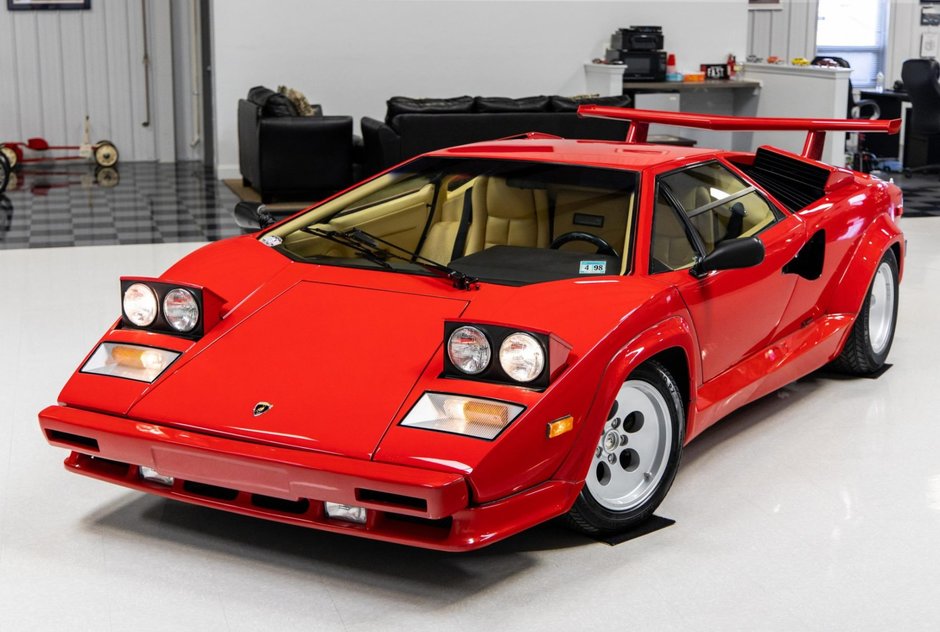 Lamborghini Countach 5000 QV cu 7.275 de kilometri la bord