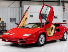 Lamborghini Countach 5000 QV cu 7.275 de kilometri la bord