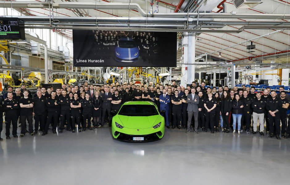 Lamborghini Huracan cu numarul 10.000