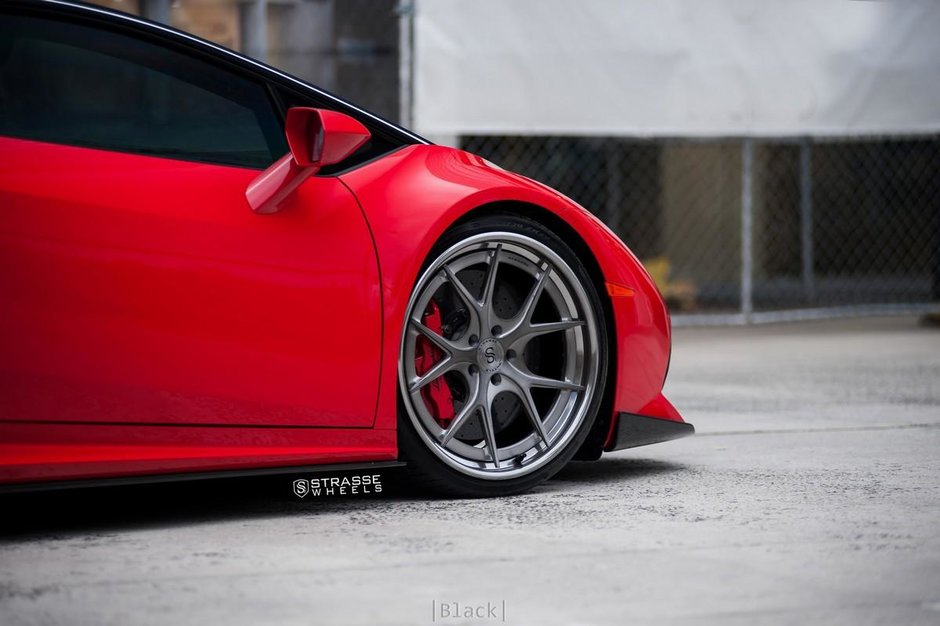 Lamborghini Huracan in Rosso Corsa