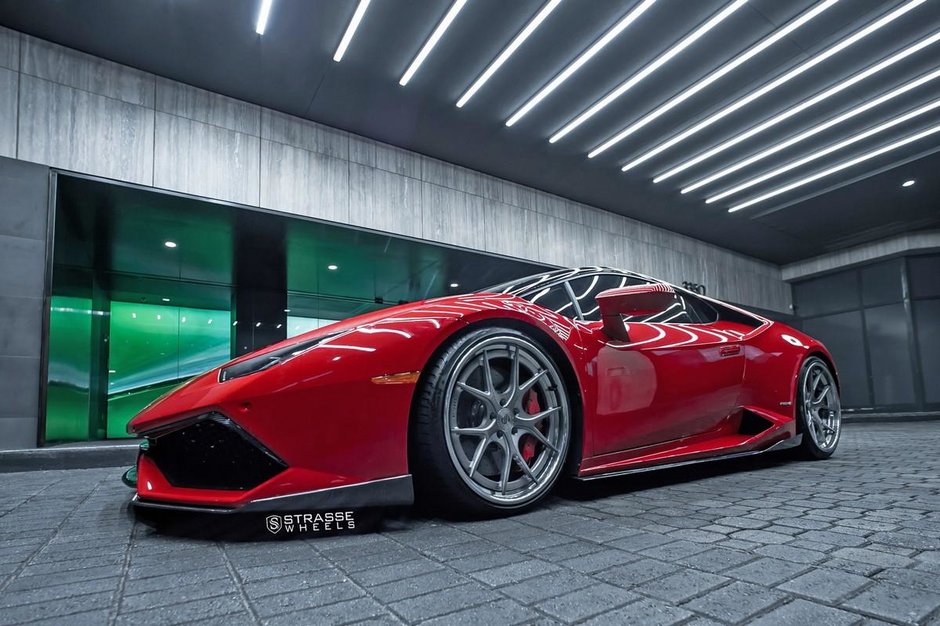 Lamborghini Huracan in Rosso Corsa