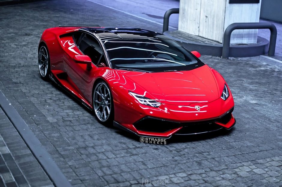 Lamborghini Huracan in Rosso Corsa