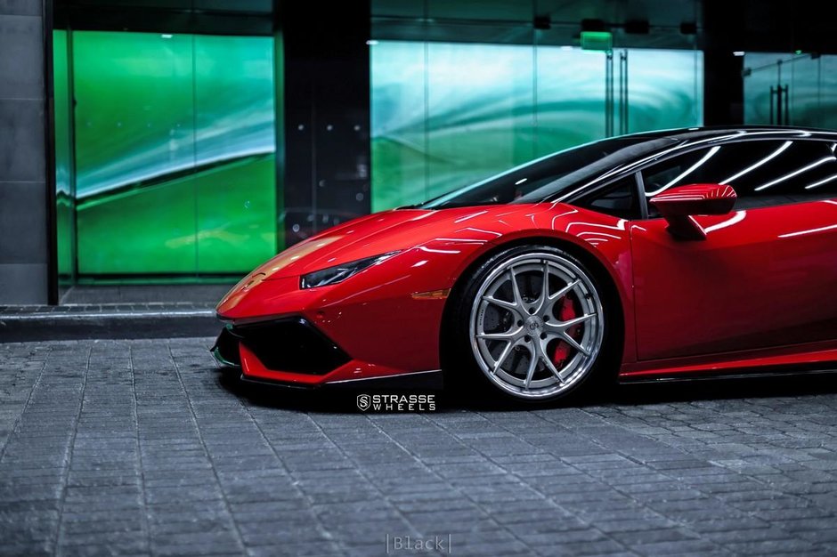 Lamborghini Huracan in Rosso Corsa