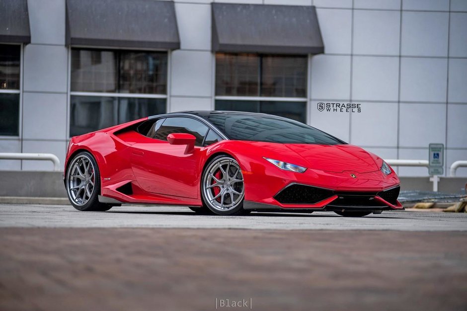 Lamborghini Huracan in Rosso Corsa