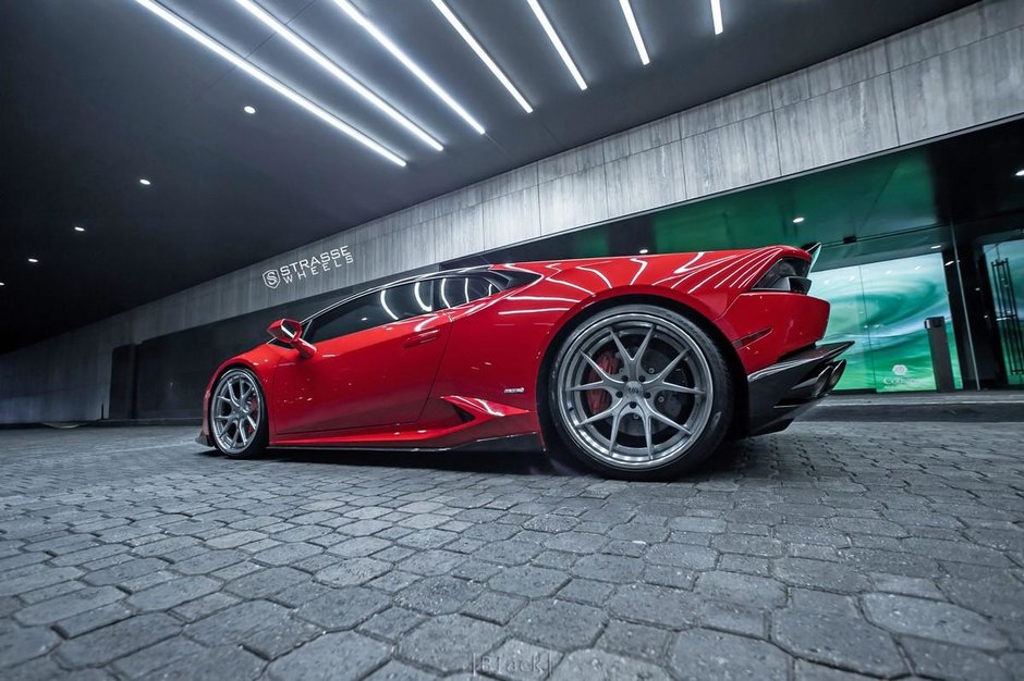 Lamborghini Huracan in Rosso Corsa