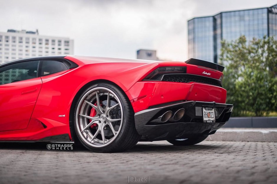 Lamborghini Huracan in Rosso Corsa