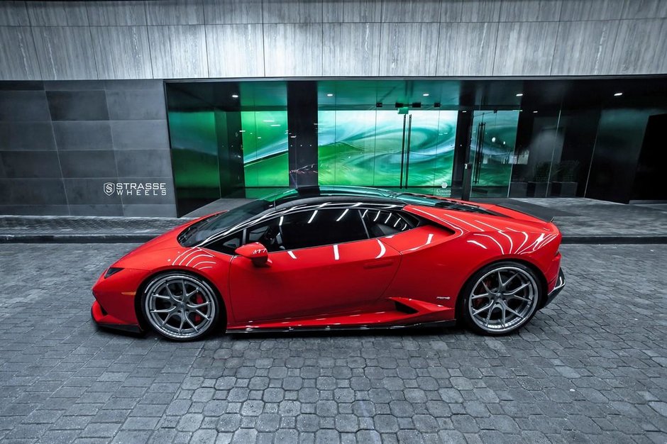 Lamborghini Huracan in Rosso Corsa