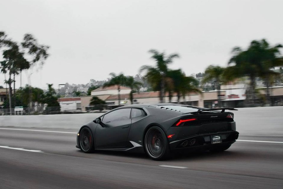 Lamborghini Huracan LP610-4 in negru mat