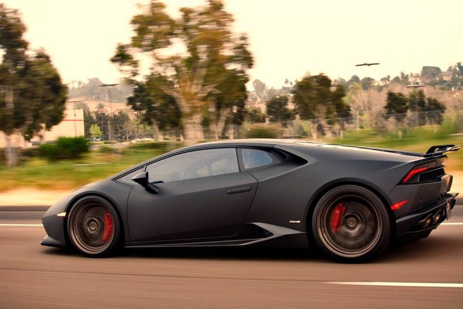 Lamborghini Huracan LP610-4 in negru mat