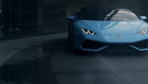 Lamborghini Huracan Spyder 'deschide' cerul in primul sau promo oficial