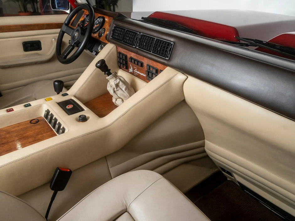Lamborghini LM002 de vanzare