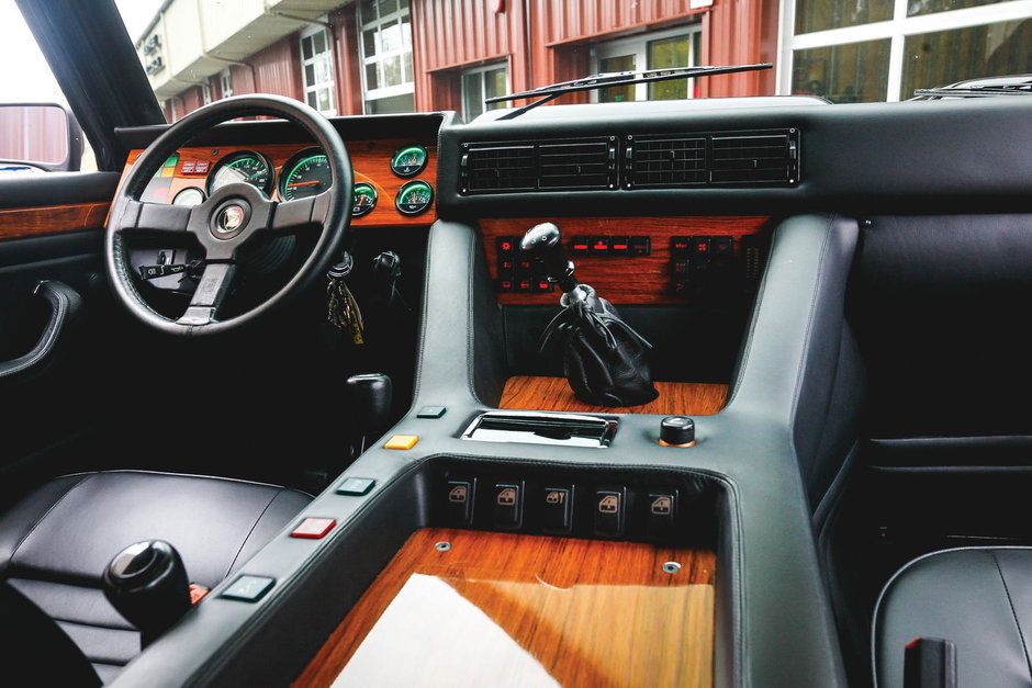 Lamborghini LM002 din 1990