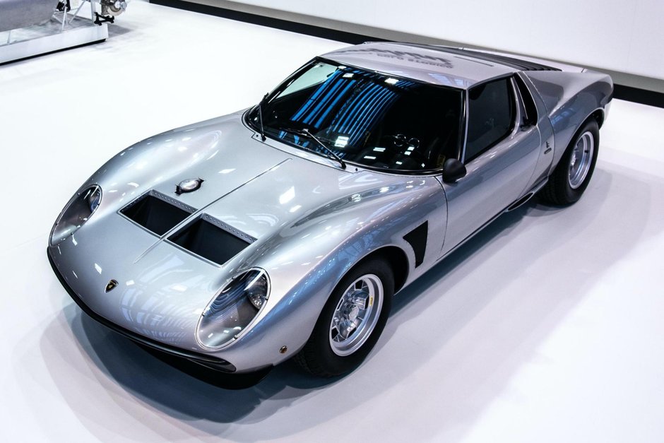 Lamborghini Miura SVJ restaurat