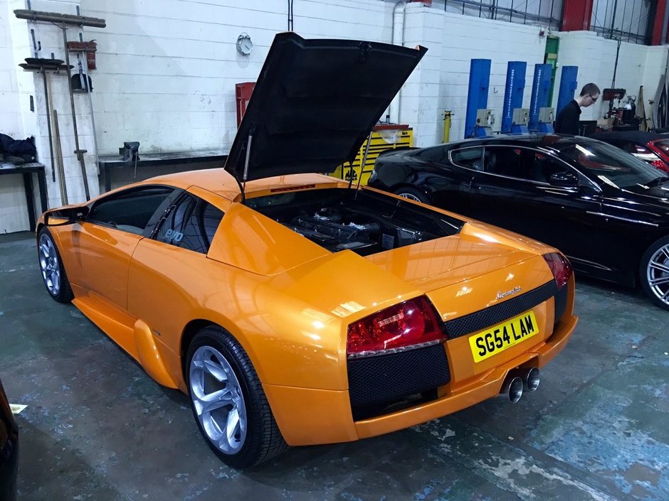 Lamborghini Murcielago cu peste 400.000 km la bord