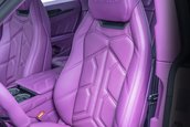 Lamborghini Urus cu interior mov