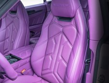 Lamborghini Urus cu interior mov