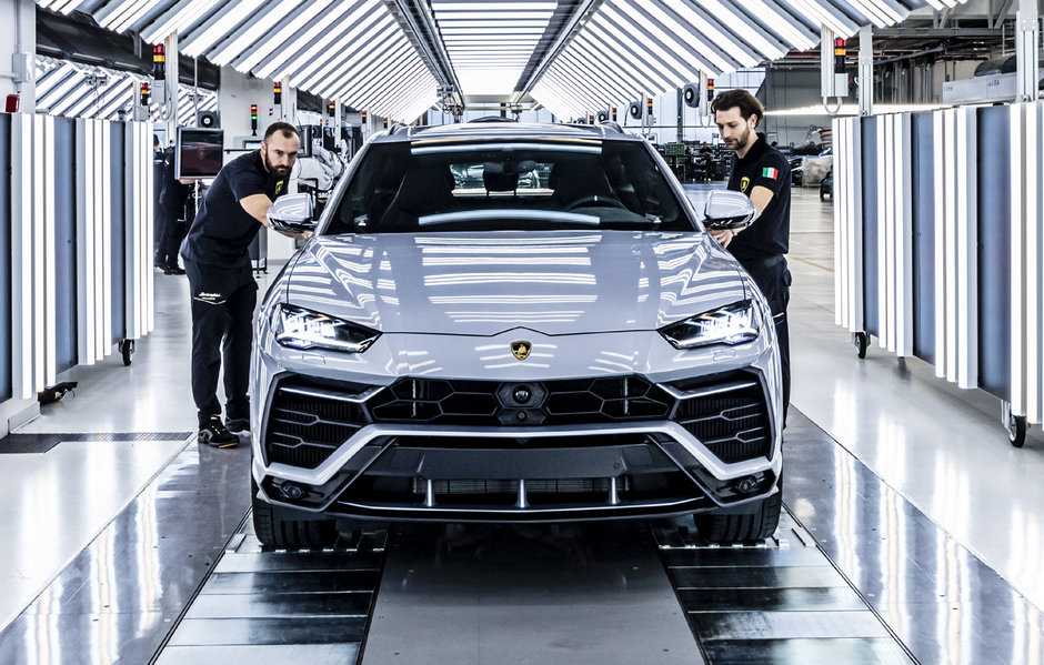 Lamborghini Urus cu numarul 10.000