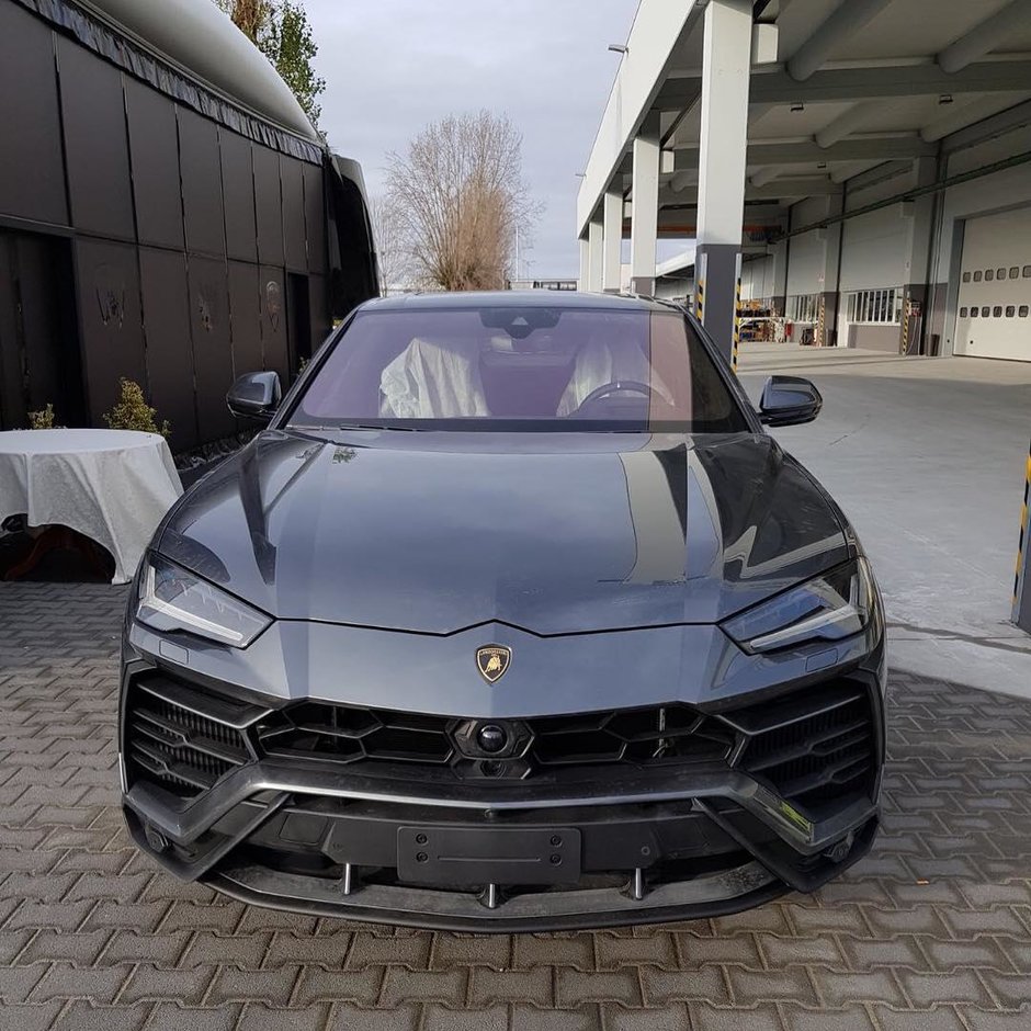 Lamborghini Urus in nuanta Grigio Lynx