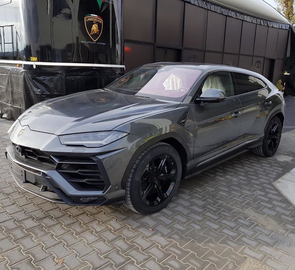 Lamborghini Urus in nuanta Grigio Lynx