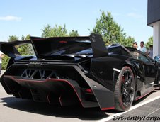 Lamborghini Veneno Roadster in negru