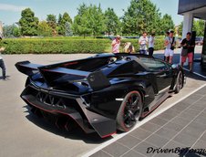 Lamborghini Veneno Roadster in negru