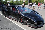 Lamborghini Veneno Roadster in negru