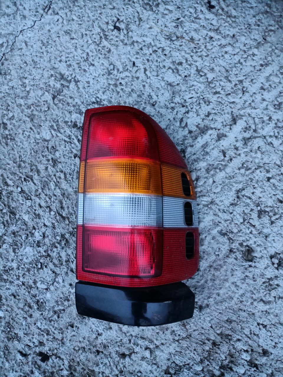 Lampa dreapta spate Opel Frontera B din 2001 și 2004