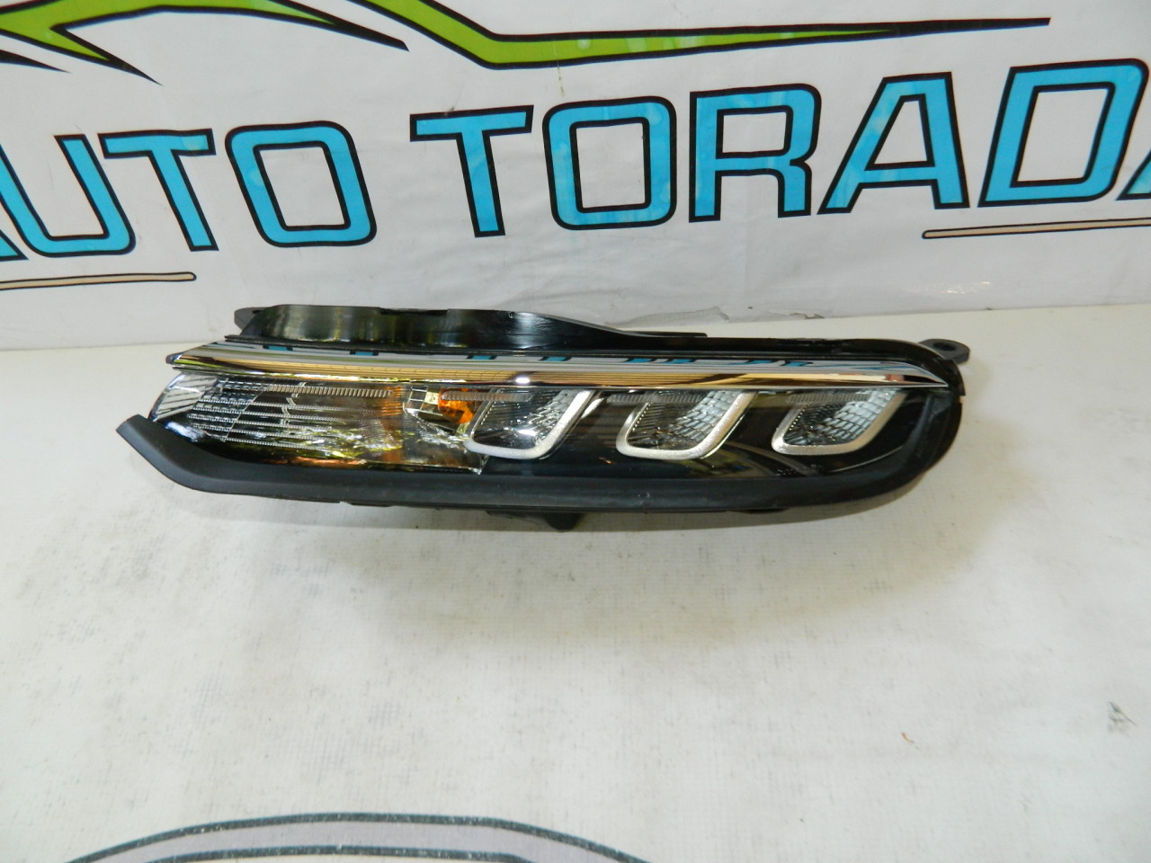 Lampa led DRL stanga Citroen C3 generatia 3 model 2016 - 2020 cod oem 9833480680-03