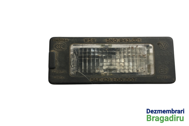 Lampa numar dreapta Cod: 5N0943021 5N0943021 Volkswagen VW Golf 6 [2008 - 2015] wagon 5-usi 1.6 TDI BlueMotion MT (105 hp) Cod motor: CAY, Cod cutie: LUB, Cod culoare: LA7W
