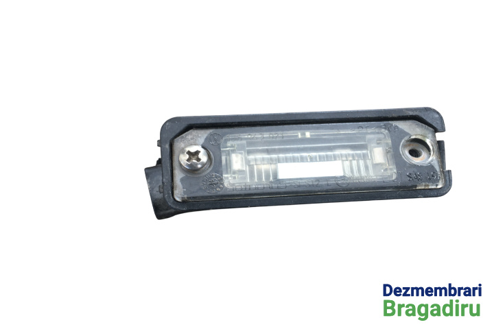 Lampa numar dreapta Volkswagen VW Golf 5 [2003 - 2009] Hatchback 3-usi 1.9 TDI 6DSG (105 hp) Cod motor: BKC, Cod cutie: HLH, Cod culoare: LA6Q