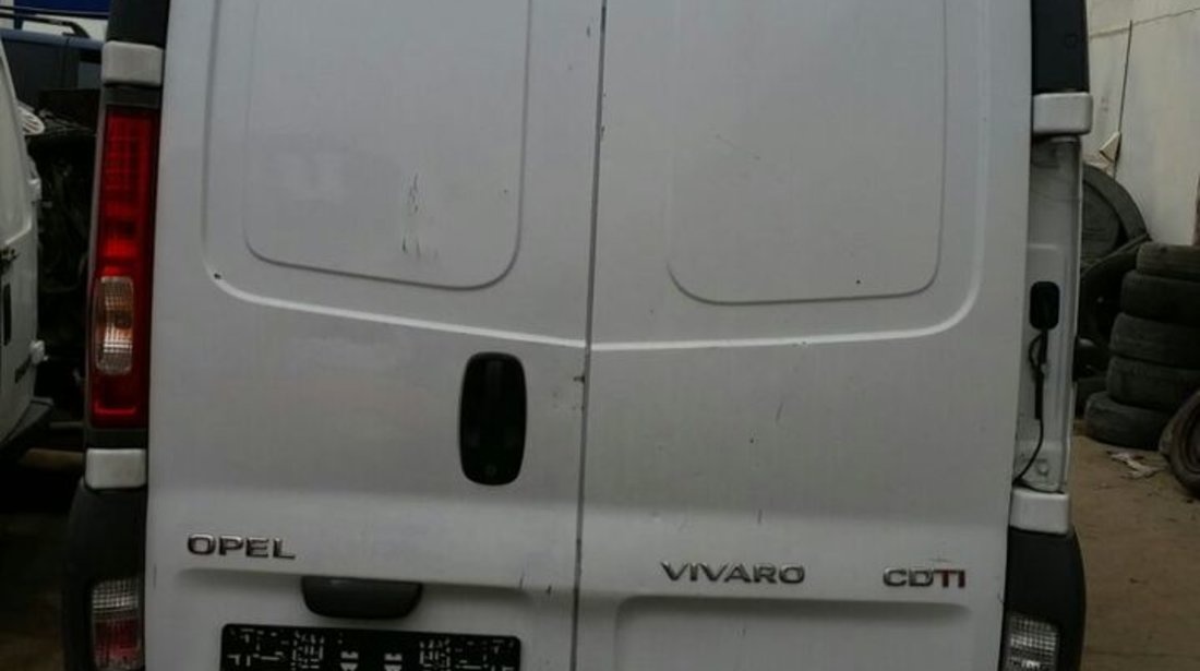 lampa opel vivaro 2009