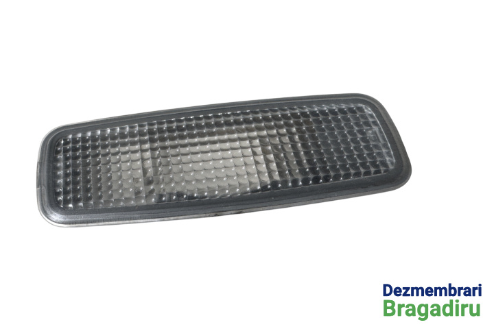 Lampa parasolar dreapta Cod: 8L0947105A 8L0947105A Audi A6 4B/C5 [1997 - 2001] Sedan 2.4 MT (165 hp) AGA