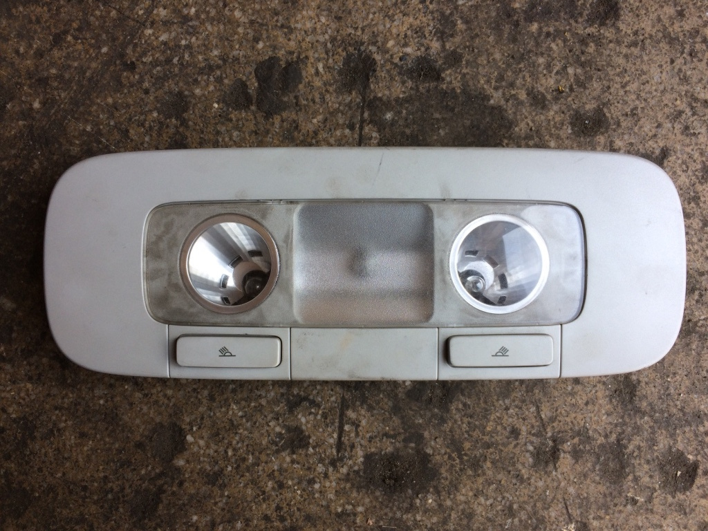 Lampa plafon spate Volkswagen VW Jetta 5 [2005 - 2011] Sedan 4-usi 2.0 TDI MT (140 hp) (1K2)