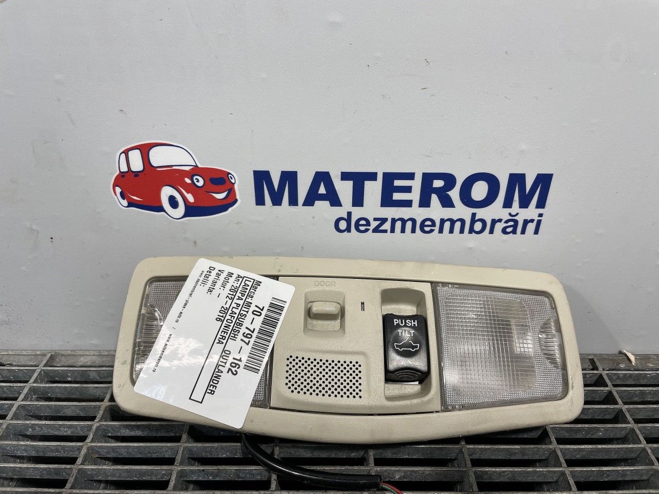 LAMPA PLAFONIERA MITSUBISHI OUTLANDER - - (2012 2016)