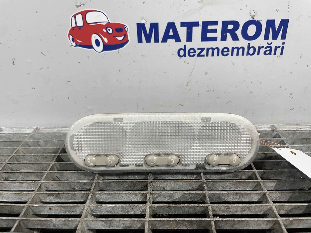 LAMPA PLAFONIERA NISSAN JUKE - - (2010 2014)