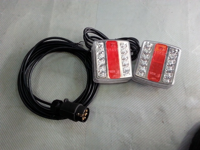Lampa remorca cu led si cablu de conectare la masina