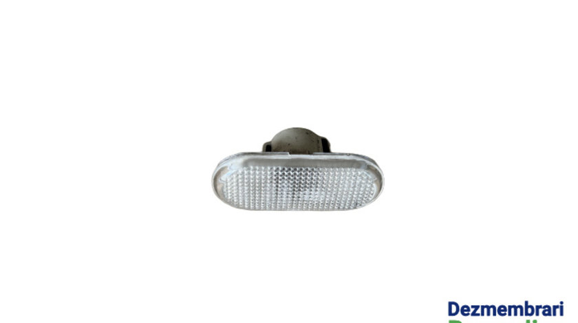 Lampa semanalizare pe aripa dreapta 8200257684 Renault Clio 2 [1998 - 2005] Hatchback 5-usi II (BB0/1/2_ CB0/1/2_)