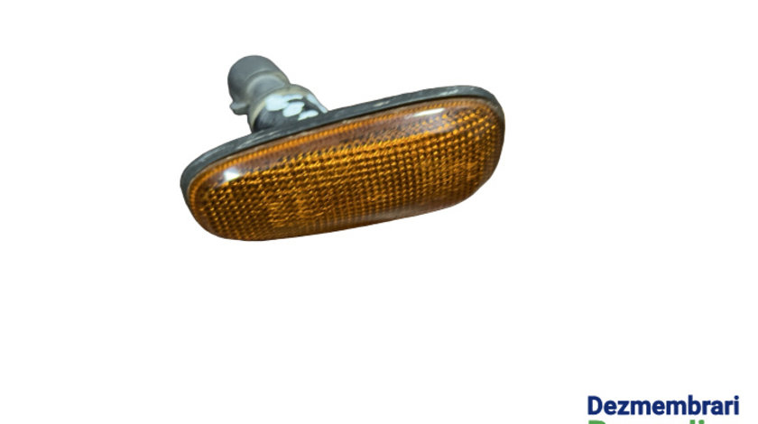 Lampa semnalizare pe aripa fata dreapta Opel Astra G [1998 - 2009] wagon 5-usi 1.7 DTi MT (75 hp) Cod motor: Y17DT