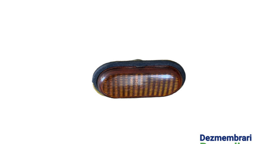 Lampa semnalizare pe aripa fata dreapta Renault Trafic 2 [2001 - 2006] Minivan 1.9 dCi MT (82 hp)