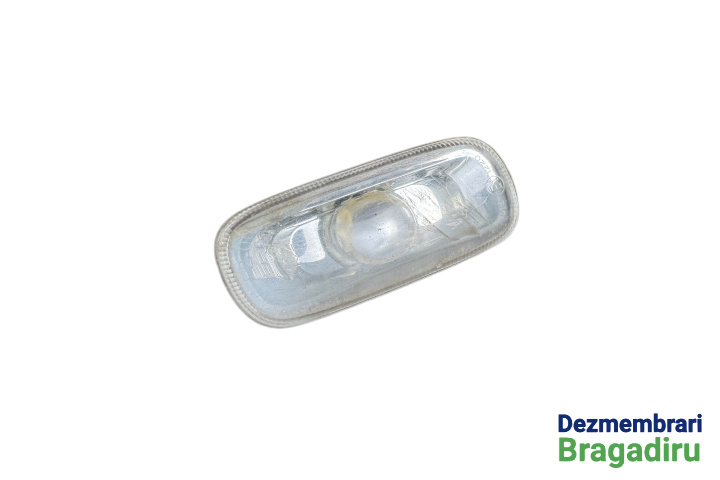Lampa semnalizare pe aripa fata stanga Audi A6 4B/C5 [facelift] [2001 - 2004] Sedan 2.5 TDI multitronic (163 hp) Cod motor BDG, Cod cutie GJT