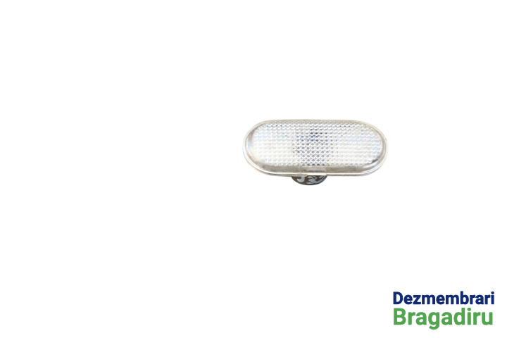 Lampa semnalizare pe aripa fata stanga Cod: 8200257684 8200257684 Dacia Logan [2004 - 2008] Sedan 1.4 MT (75 hp) Cod motor: K7J-A7