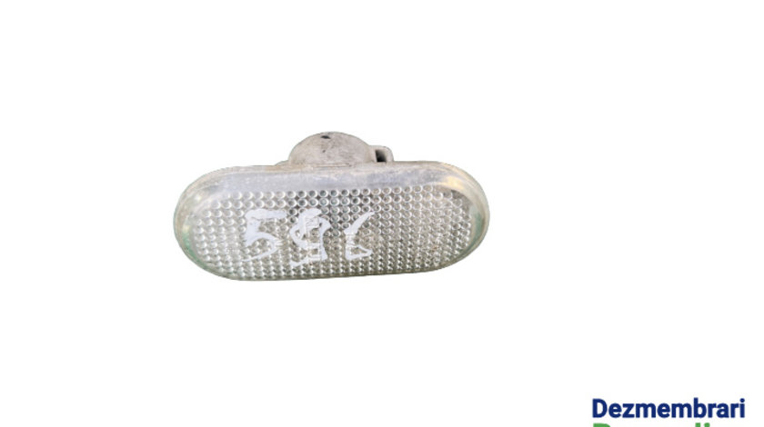 Lampa semnalizare pe aripa fata stanga Dacia Logan [2004 - 2008] Sedan 1.5 dci MT (68hp)