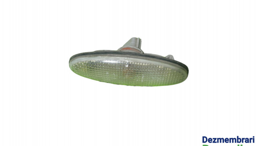 Lampa semnalizare pe aripa fata stanga Mazda 323 BA [1994 - 1998] Hatchback 5-usi 1.5 MT (88 hp) F V (BA) 1.5L Z5 I4