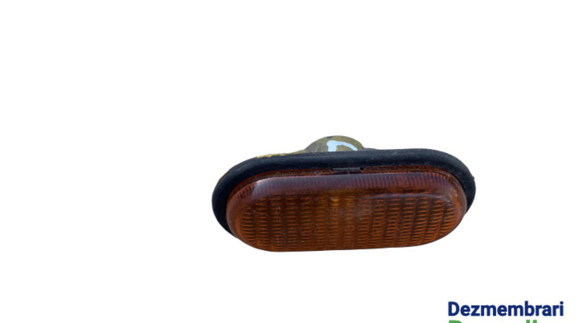 Lampa semnalizare pe aripa fata stanga Renault Trafic 2 [2001 - 2006] Minivan 1.9 dCi MT (82 hp)