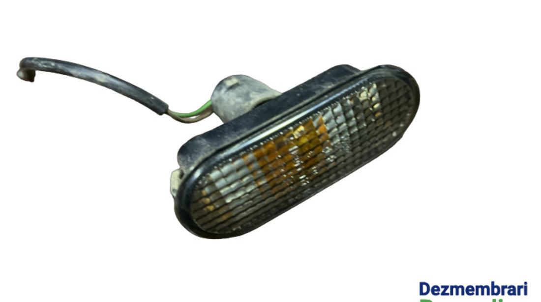 Lampa semnalizare pe aripa fata stanga Volkswagen VW Passat B5 [1996 - 2000] Sedan 4-usi 1.6 MT (101 hp)